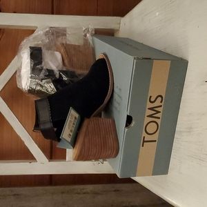 NEW TOMS Open Toe w  Ankle Stap